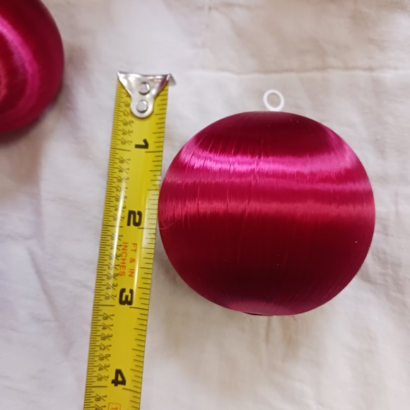 Vintage Lot Of 19 Red Christmas Ornaments Satin Spun Balls Holiday Christmas - Picture 10 of 10